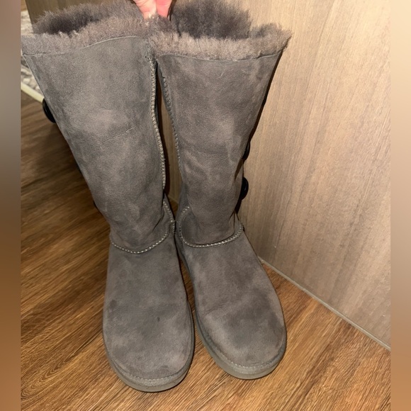 Grey Bailey button UGGs - Picture 4 of 7